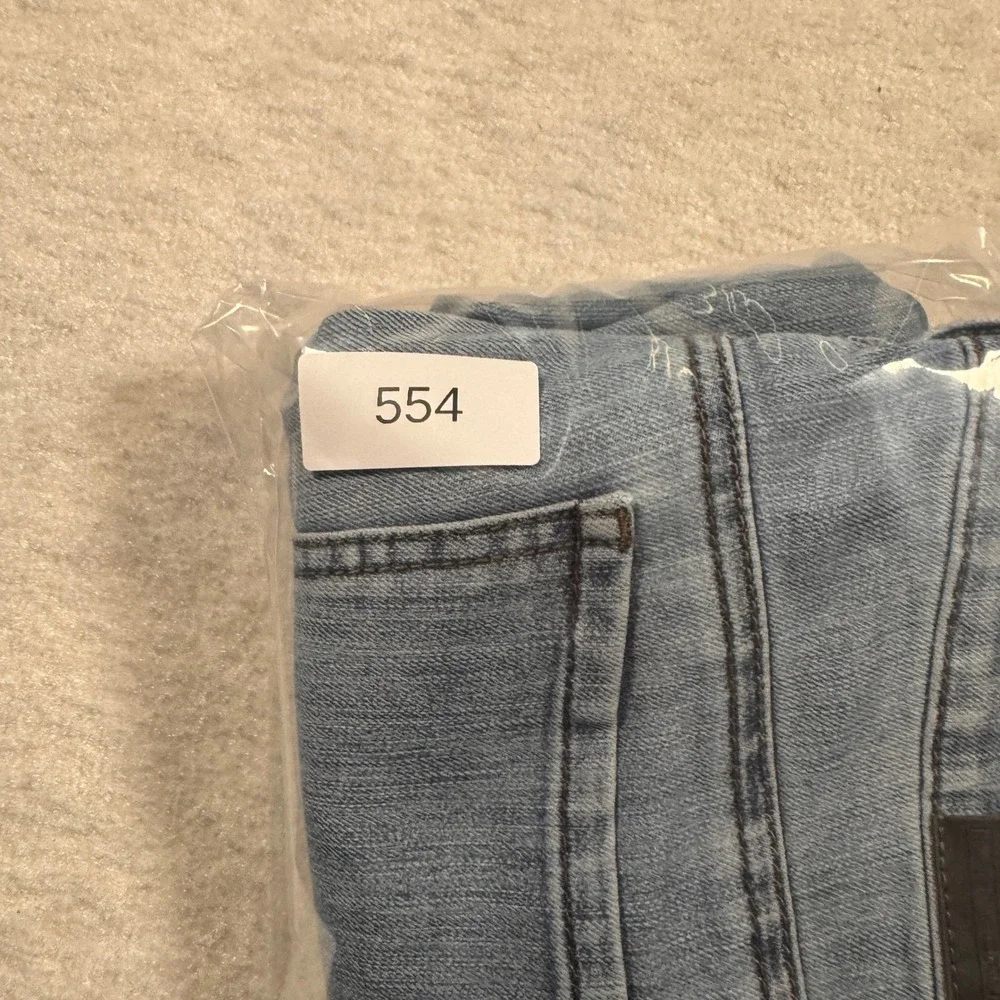 DKNY Jeans Bleecker Boyfriend Light Wash Denim Jeans Size 8‎